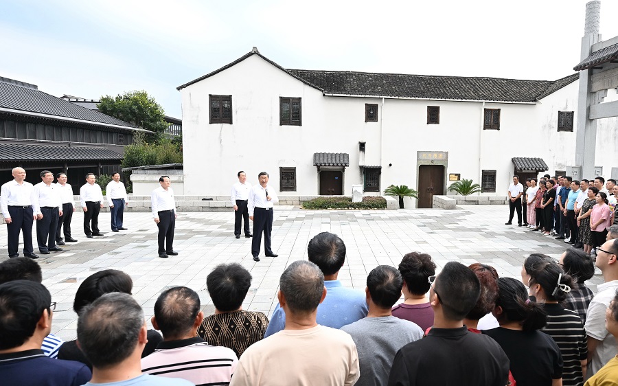 创新发展新时代“枫桥经验”习近平指明方向2023年9月20日下午，中共中央总书记、国家主席、中央军委主席习近平来到“枫桥经验”发源地诸暨市枫桥镇，参观枫桥经验陈列馆，了解新时代“枫桥经验”的生动实践。