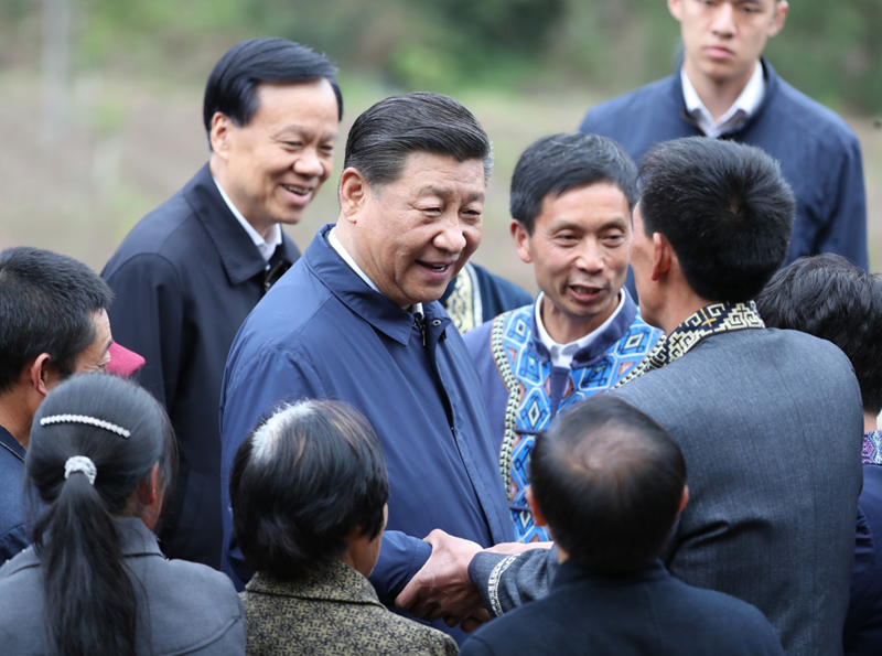 2019年4月15日至17日，中共中央總書記、國家主席、中央軍委主席習近平在重慶考察，並主持召開解決“兩不愁三保障”突出問題座談會。這是4月15日下午，習近平在石柱土家族自治縣中益鄉華溪村同村民親切交流。新華社記者 丁海濤 攝