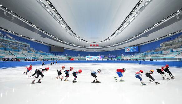 国家强则体育强 总书记强调弘扬中华体育精神2024年8月20日，习近平总书记在接见第33届奥运会中国体育代表团时指出，中国体育代表团的优异成绩，将中华体育精神和奥林匹克精神发扬光大，让中华民族精神和时代精神交相辉映，生动诠释了新时代中国精神。党的十八大以来，习近平总书记多次强调弘扬中华体育精神，为我国建设体育强国提供了重要遵循。